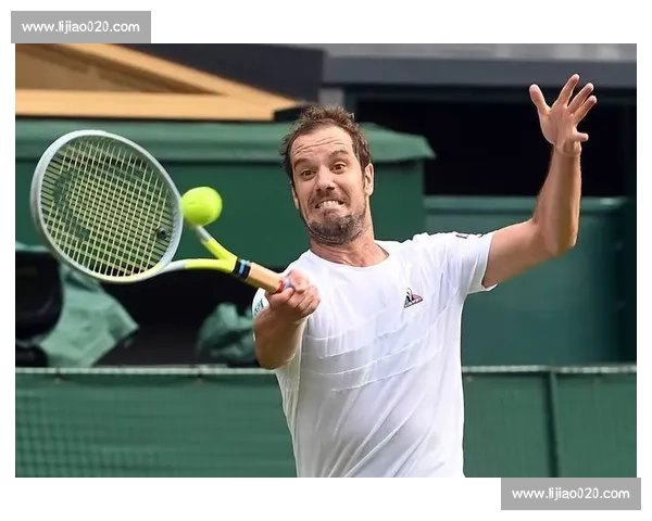 温网赛场奇遇记，这只“不速之客”让巨星笑出眼泪！